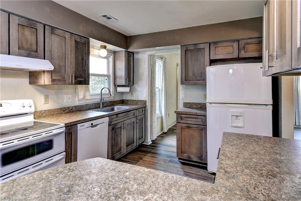 157 Robinhood Lane Newport News VA 23602