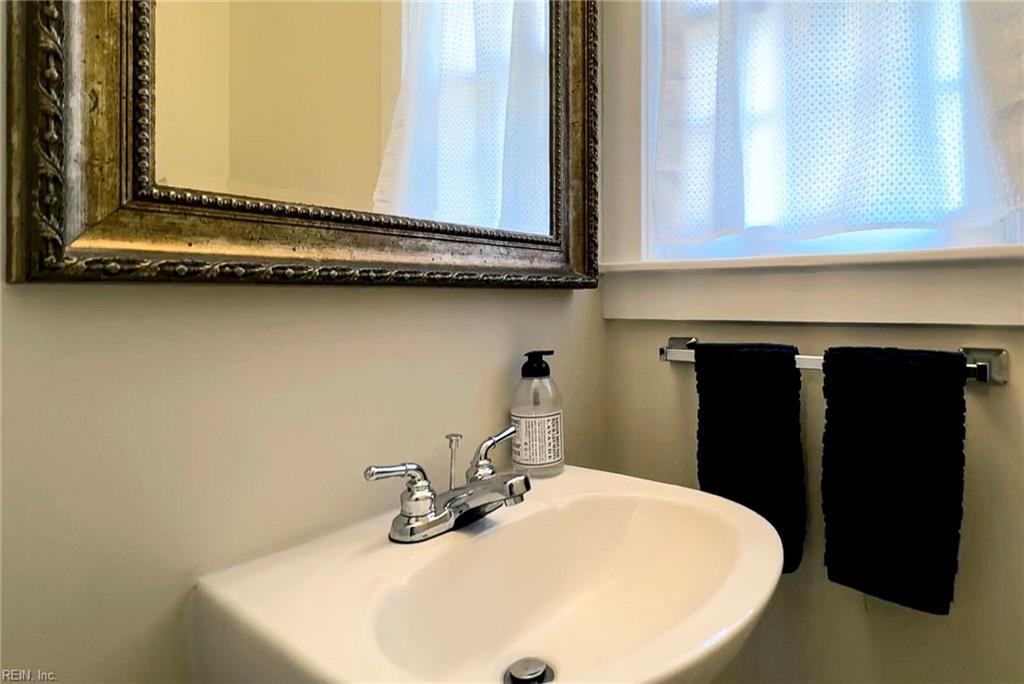 606 River Road Newport News VA 23601