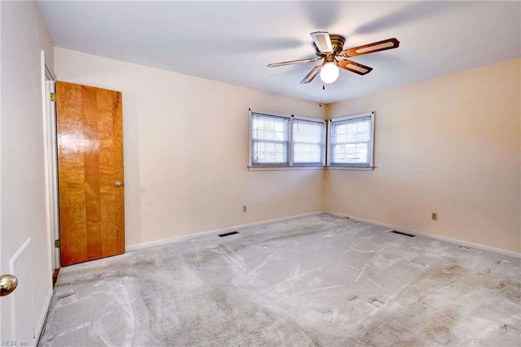 10 Calvert Drive Newport News VA 23601
