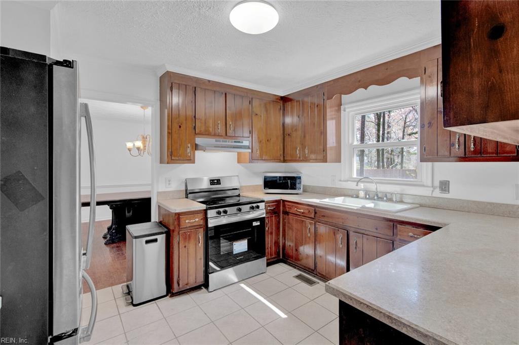101 Edgewood Court Yorktown VA 23692