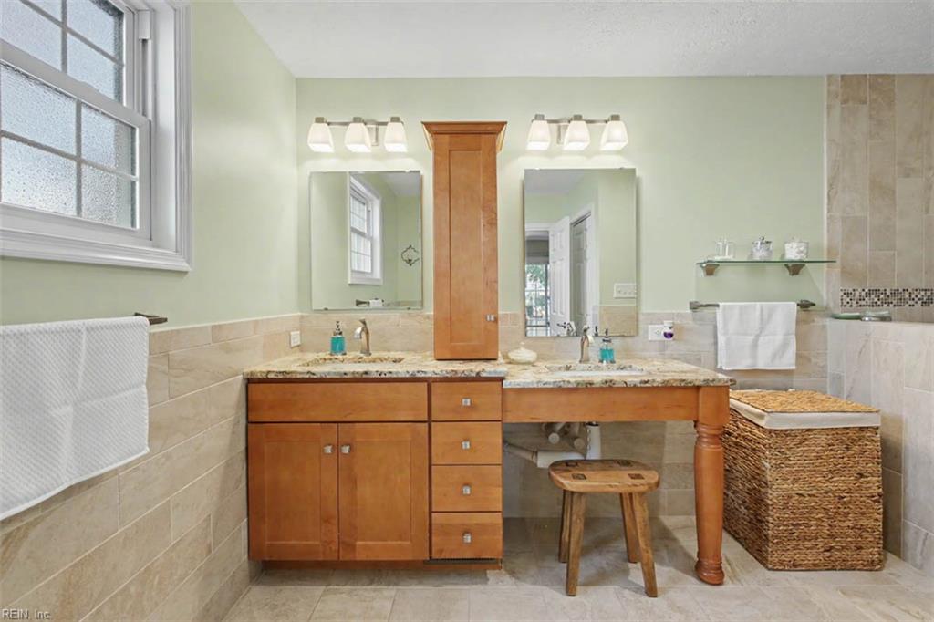 855 Lancaster Lane Newport News VA 23602