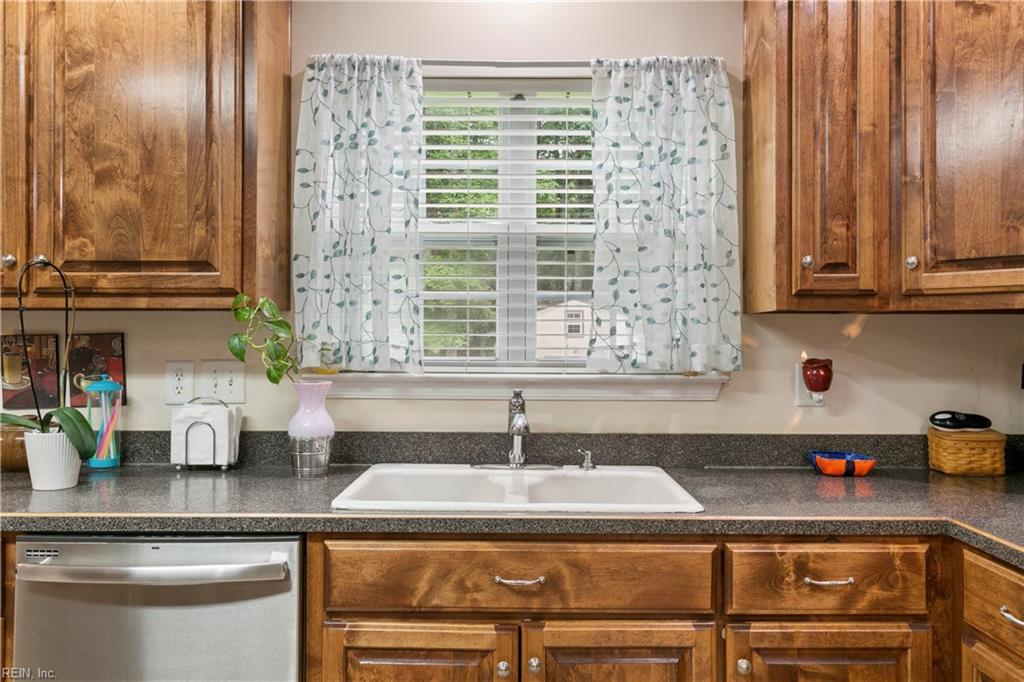 211 Bayberry Lane Yorktown VA 23693