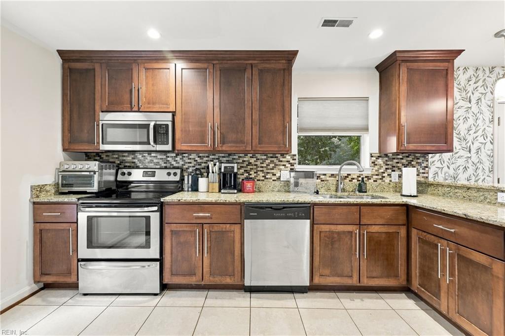 828 Maywood Circle Newport News VA 23608