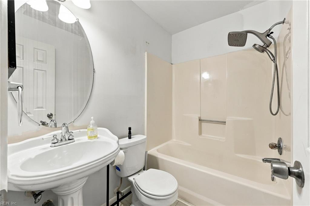 828 Maywood Circle Newport News VA 23608