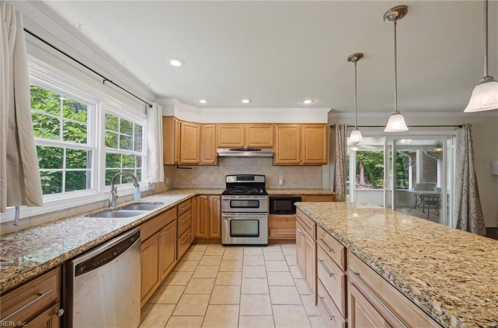 404 W Woodland Drive Yorktown VA 23692