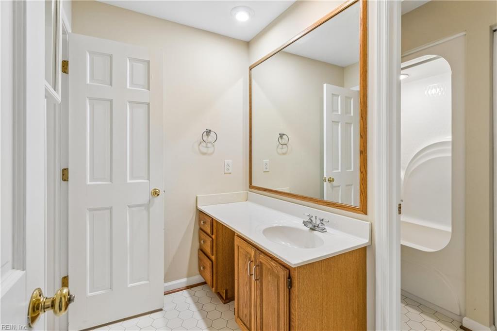112 Woodhall Spa Williamsburg VA 23188