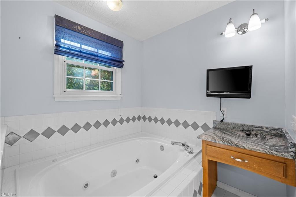 106 Mitchells Method Yorktown VA 23693