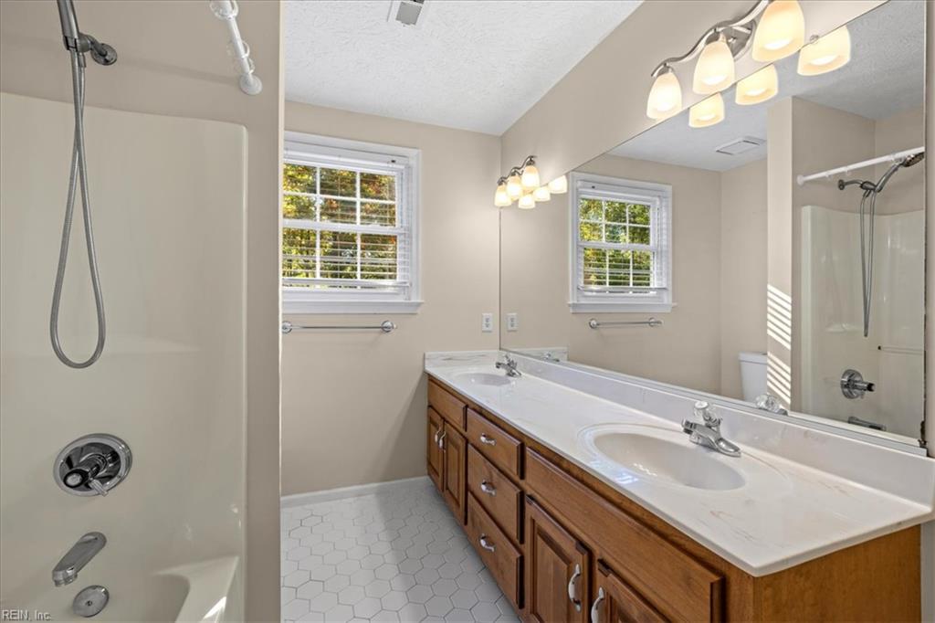 106 Mitchells Method Yorktown VA 23693