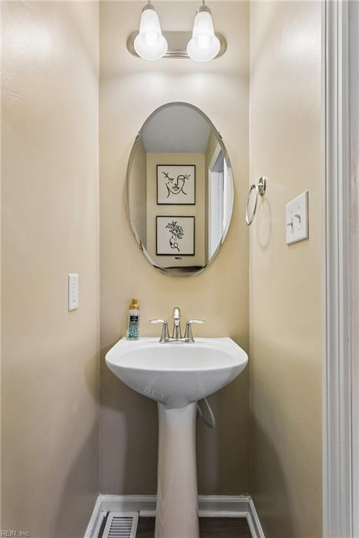 214 Pine Grove Road Newport News VA 23601