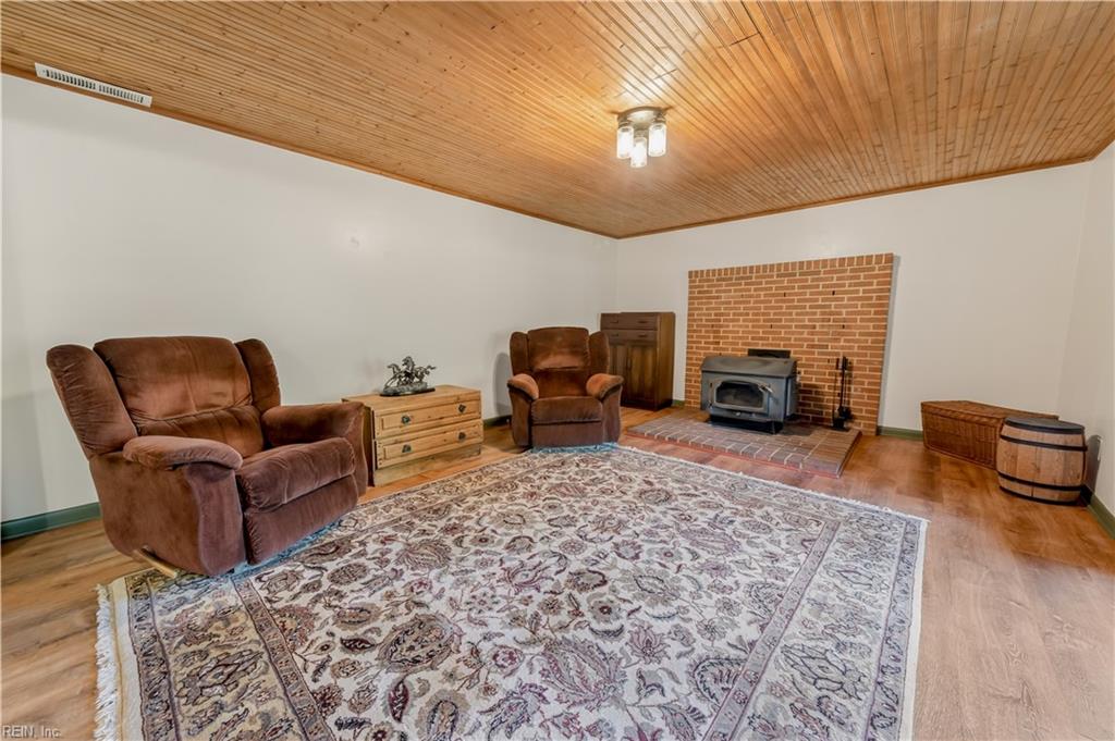 9652 Laurelwood Lane Gloucester VA 23061