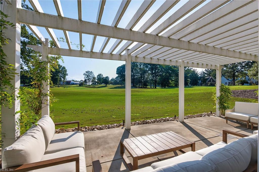 105 N Knob Hill Williamsburg VA 23188