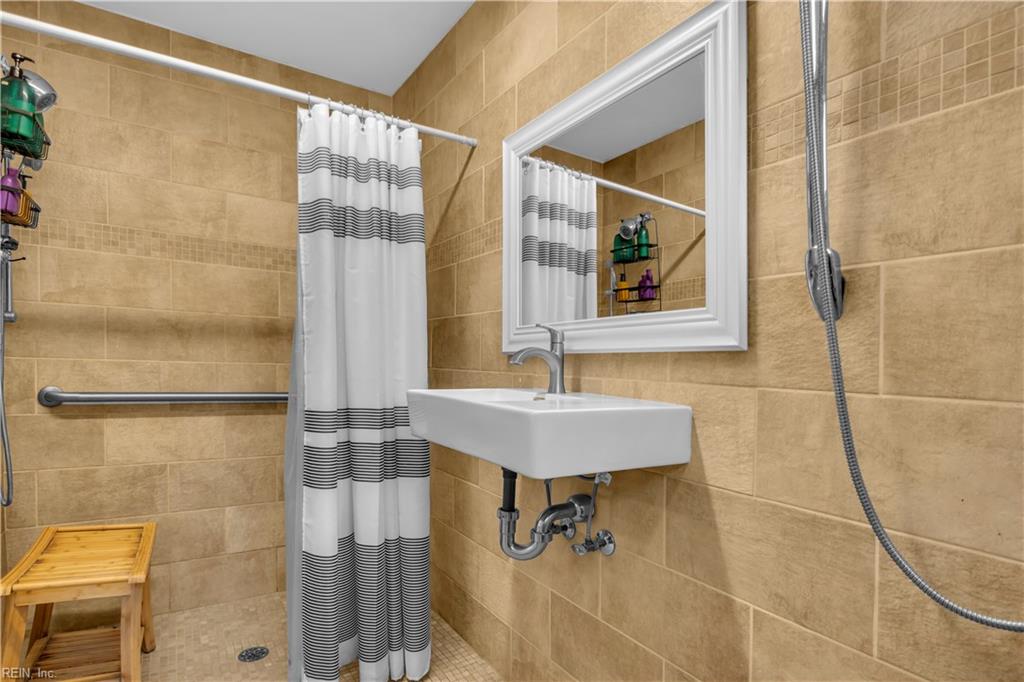 6 Downing Place Newport News VA 23606