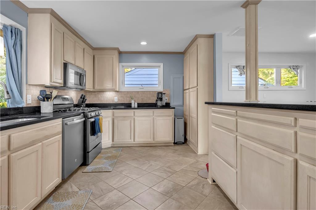 6 Downing Place Newport News VA 23606