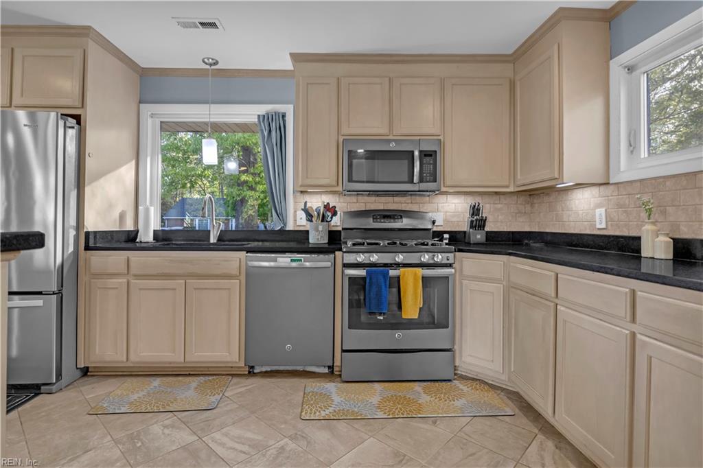 6 Downing Place Newport News VA 23606