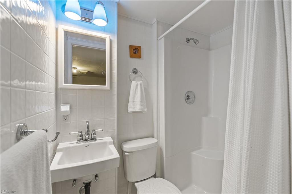 8 Rollingwood Place Newport News VA 23606