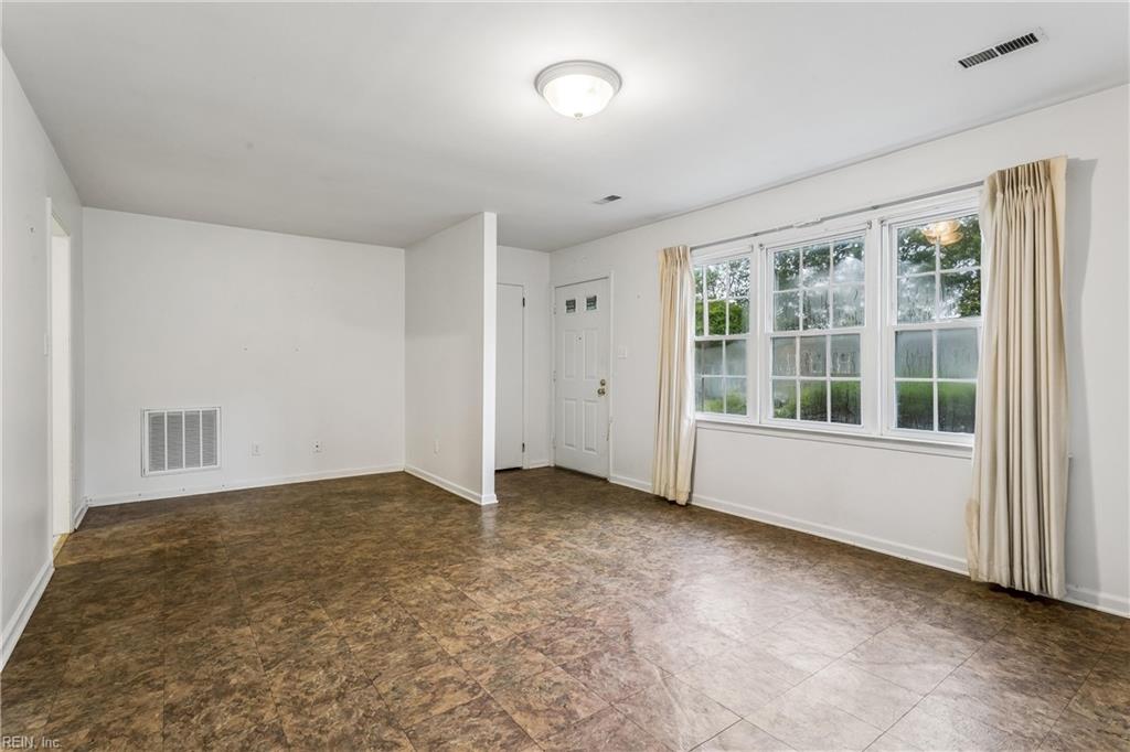 946 Red Oak Circle Newport News VA 23608