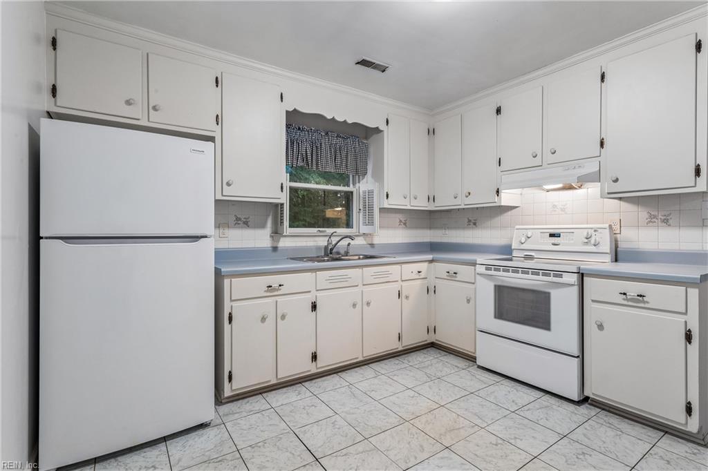 946 Red Oak Circle Newport News VA 23608