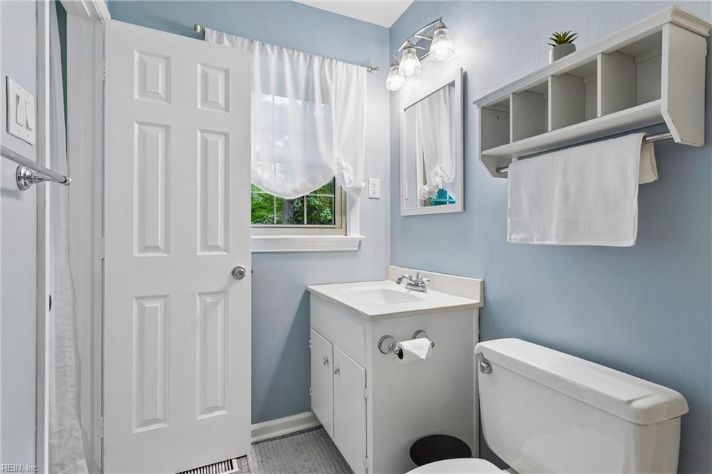 100 Camelot Crescent Yorktown VA 23693