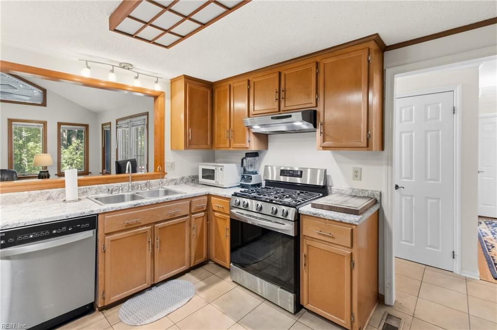 8960 Norseman Lane Gloucester VA 23061