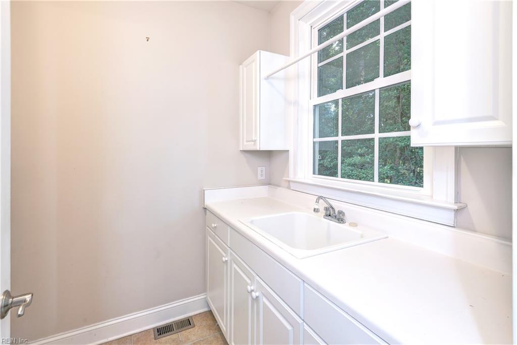 305 Par Drive Williamsburg VA 23188