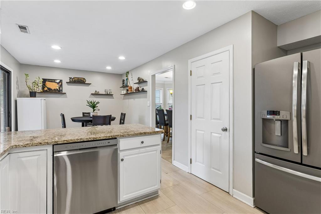 831 Lancaster Lane Newport News VA 23602
