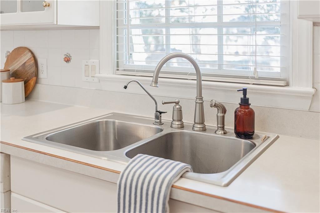 304 Barrington Lane Yorktown VA 23693