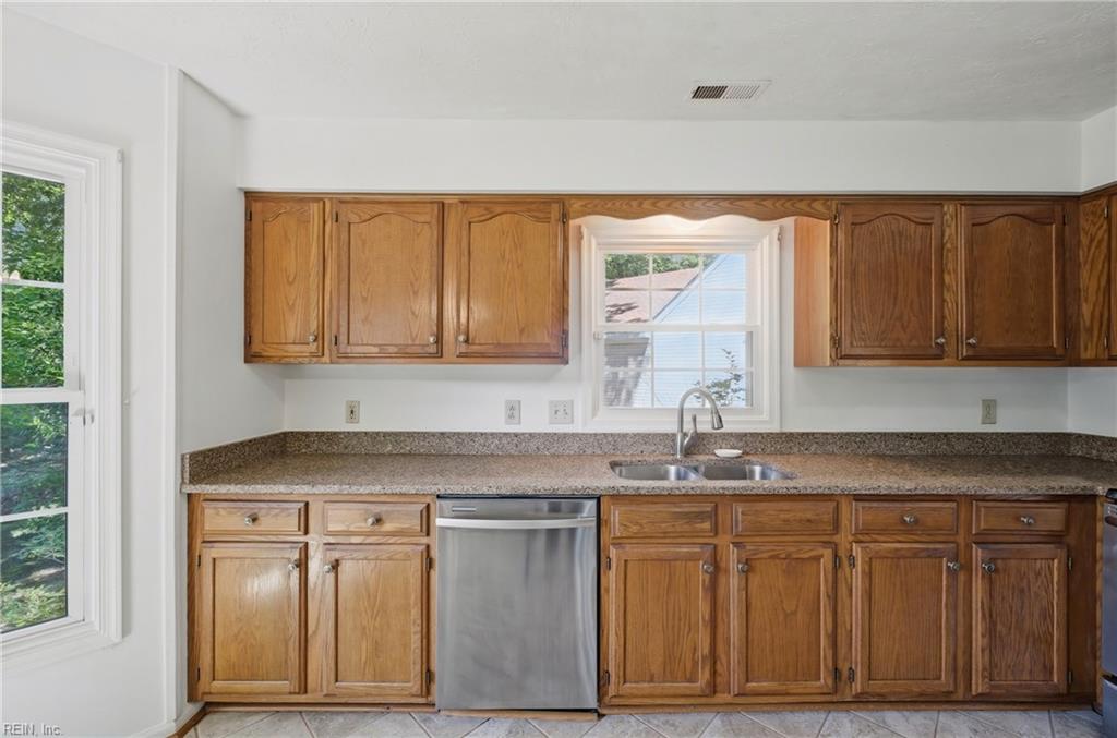 2202 Buckingham Green Newport News VA 23602