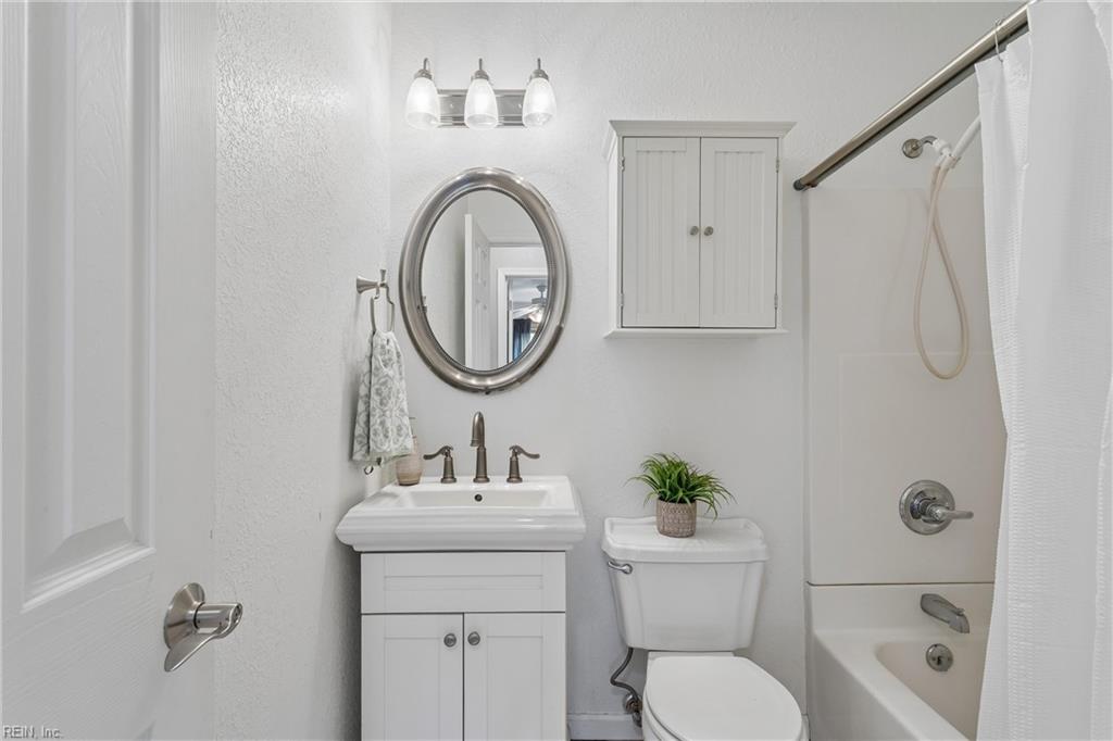 100 Cardinal Lane Yorktown VA 23693