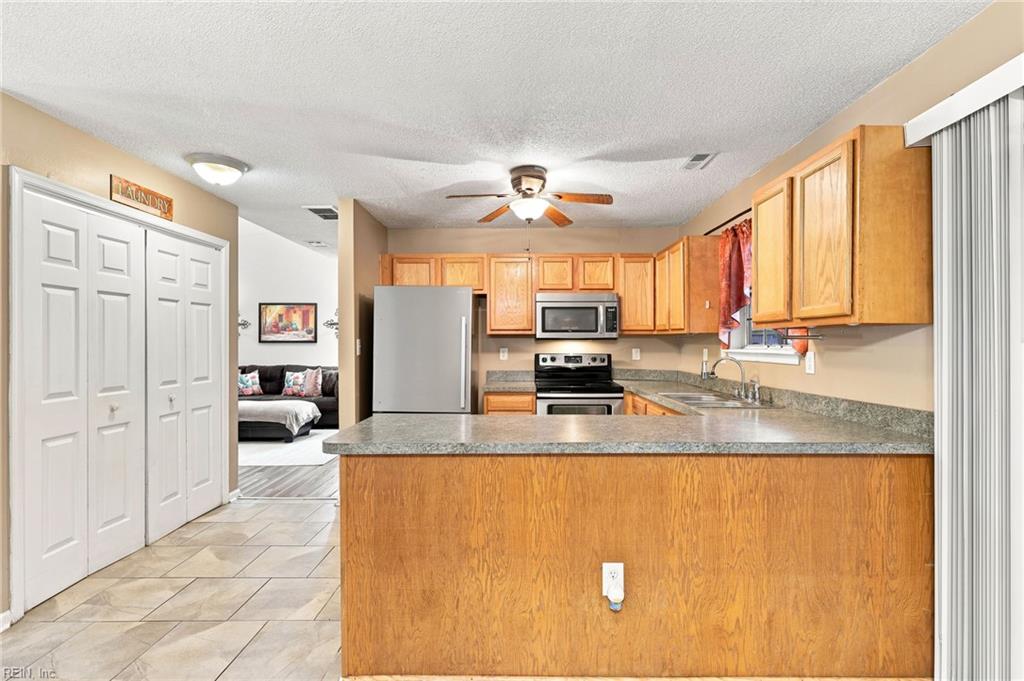 205 Hunt Club Run S Newport News VA 23608