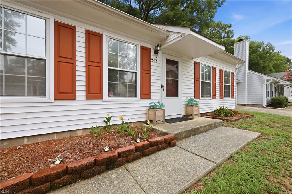 205 Hunt Club Run S Newport News VA 23608