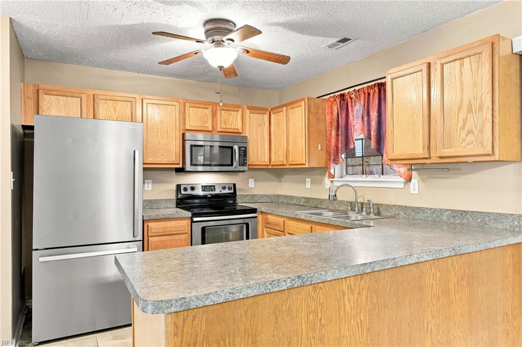 205 Hunt Club Run S Newport News VA 23608