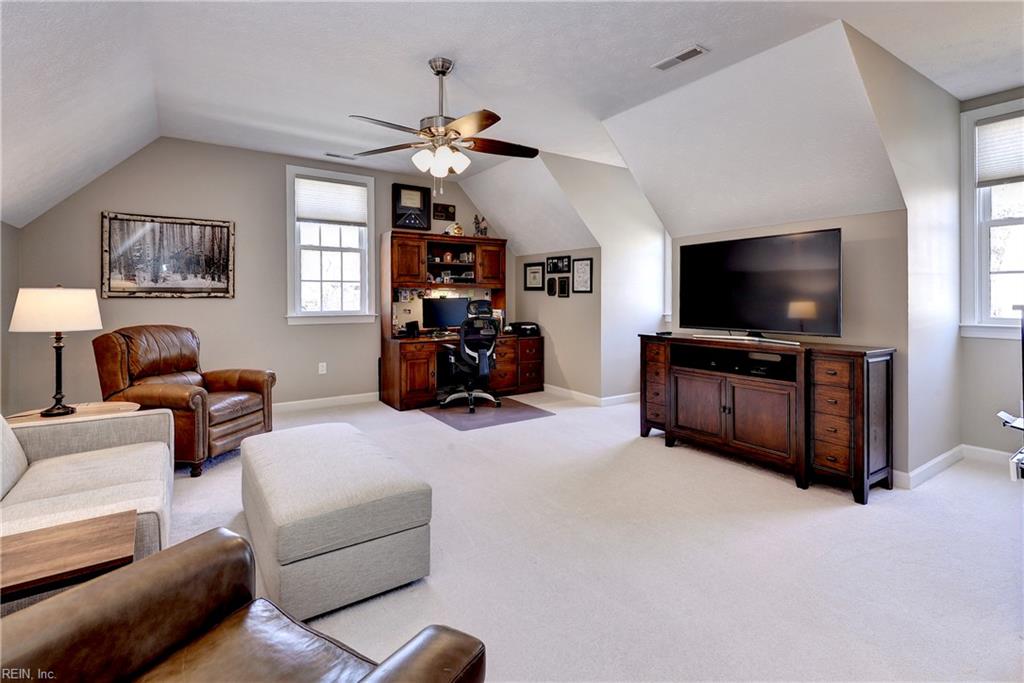 109 Hollinwell Williamsburg VA 23188
