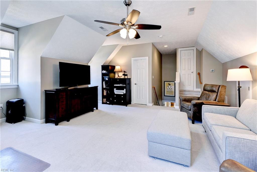 109 Hollinwell Williamsburg VA 23188