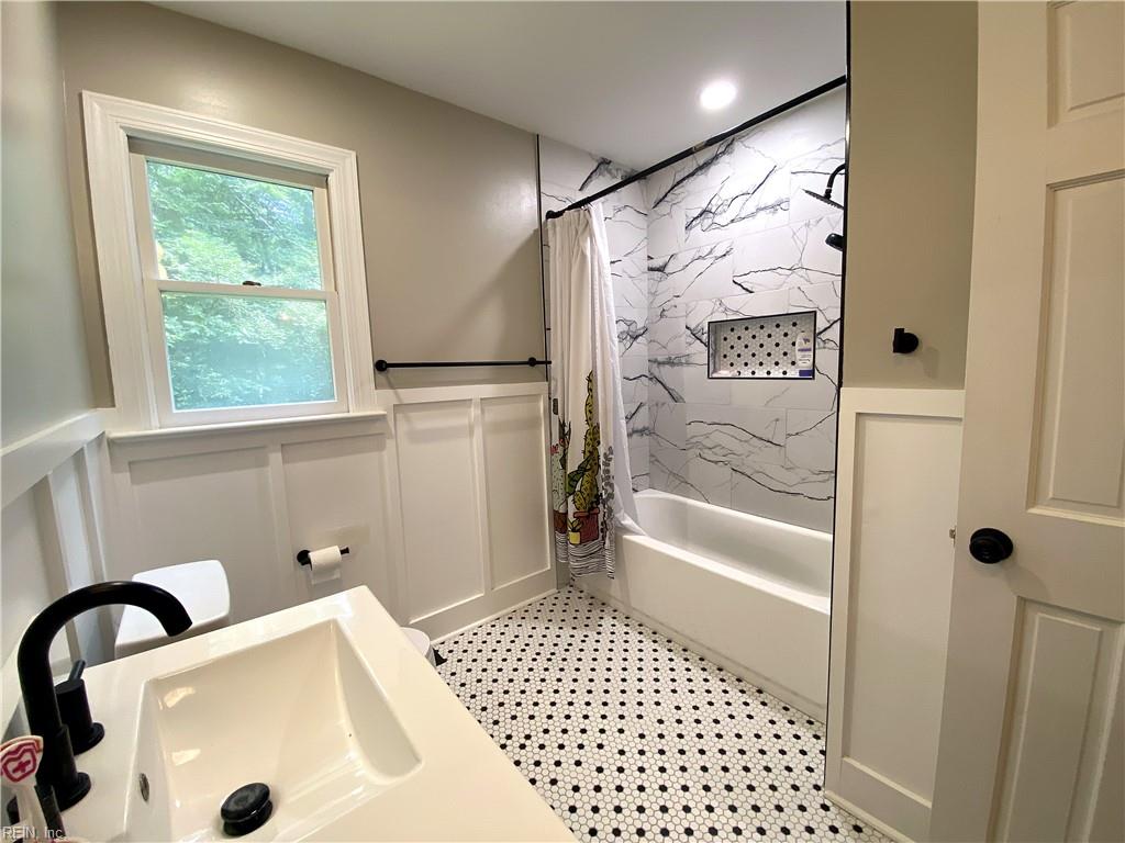 7615 Gloucester Village Drive Gloucester VA 23061
