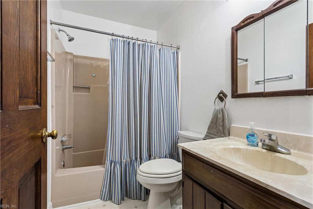 7483 Gloucester Village Drive Gloucester VA 23061