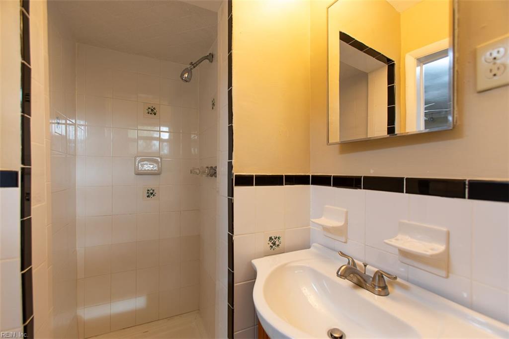 10 Warren Drive Newport News VA 23608