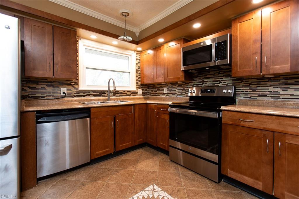 10 Warren Drive Newport News VA 23608