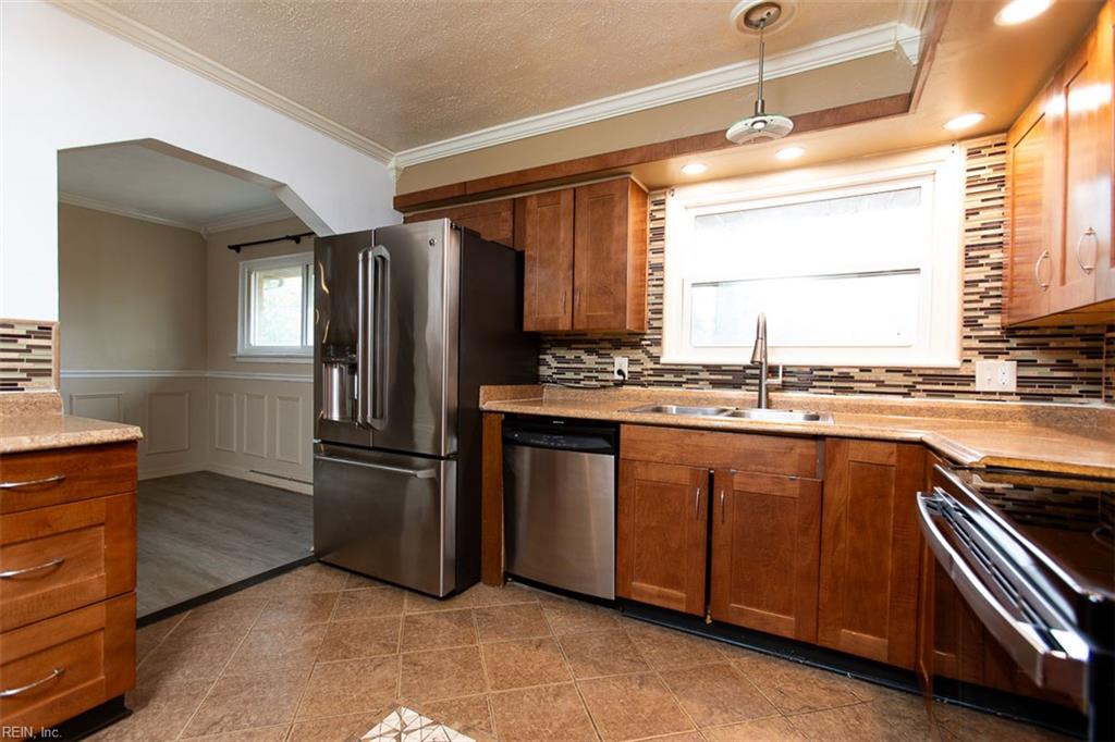 10 Warren Drive Newport News VA 23608