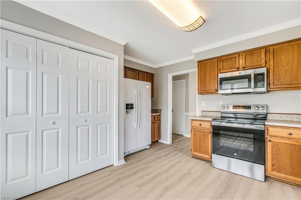 175 Rustling Oak Ridge Yorktown VA 23692