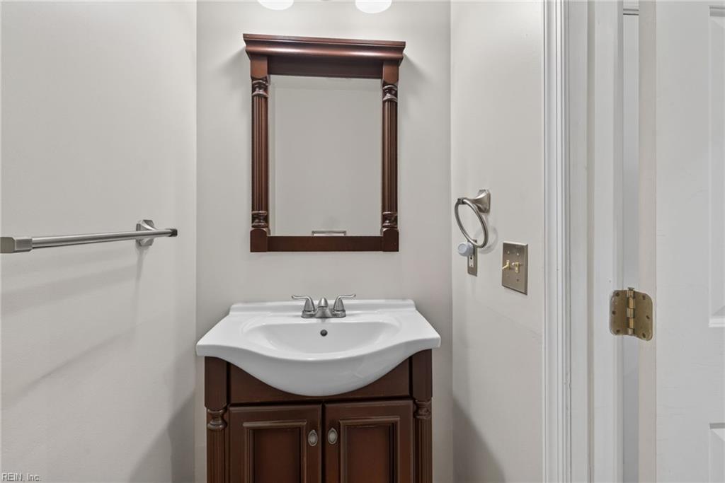 119 Kingsbridge Lane Yorktown VA 23692