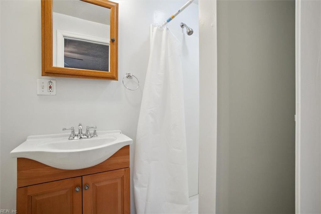 5926 Madison Avenue Newport News VA 23605