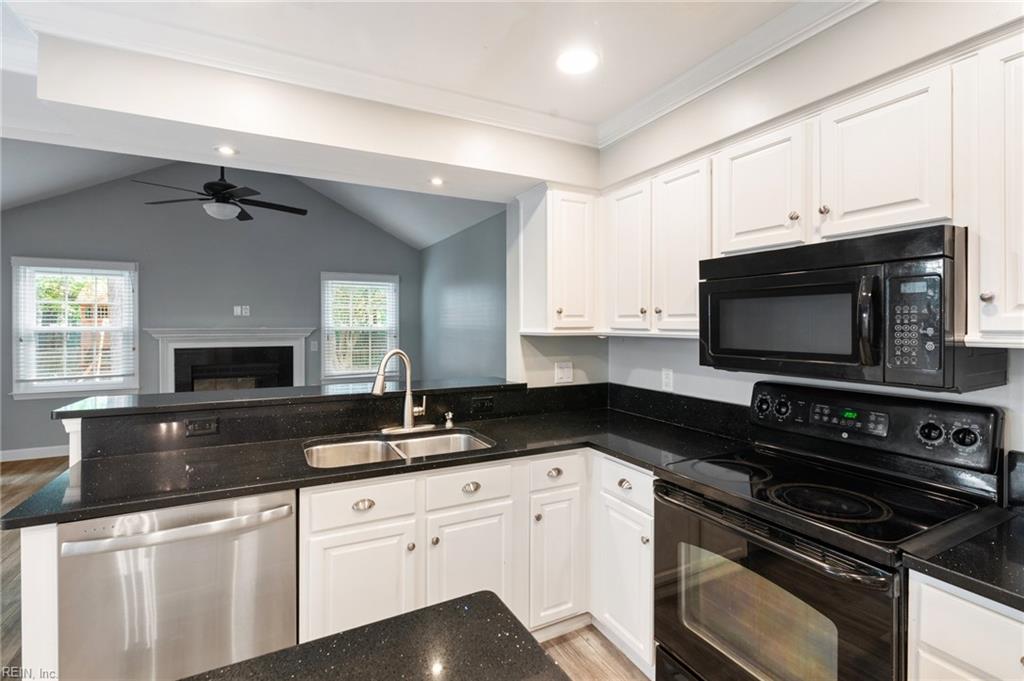 412 Peachtree Lane Yorktown VA 23693