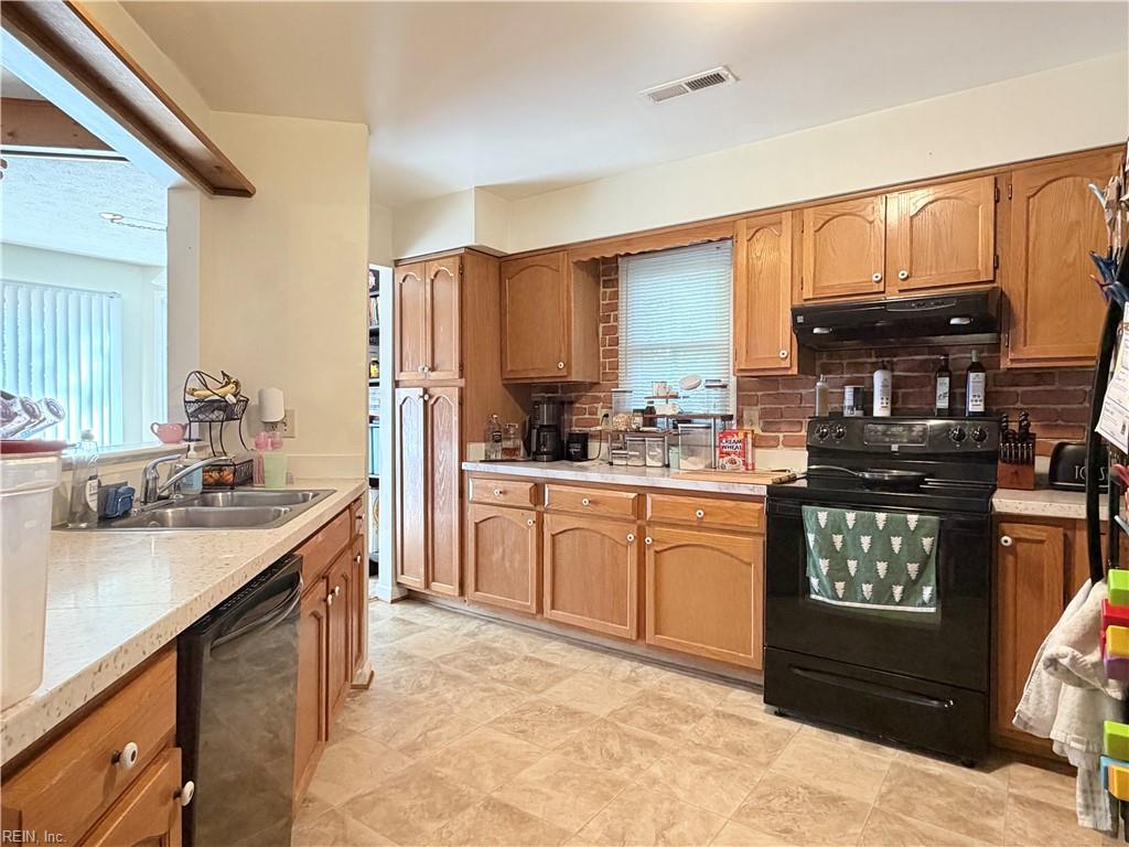 202 Sheffield Lane Yorktown VA 23693
