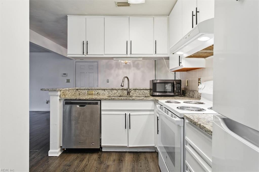 3959 Horse Run Glen Newport News VA 23602