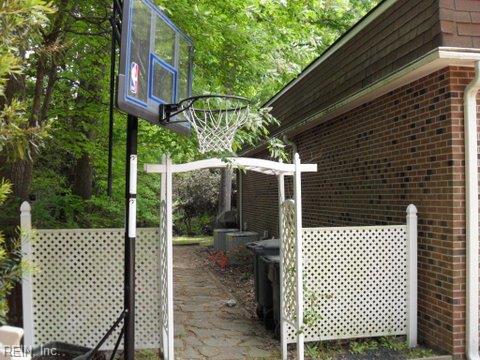 106 Lakeview Drive Yorktown VA 23692
