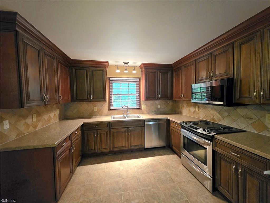 409 Rosewood Lane Yorktown VA 23692