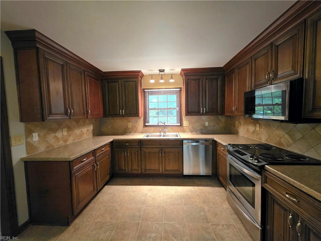 409 Rosewood Lane Yorktown VA 23692