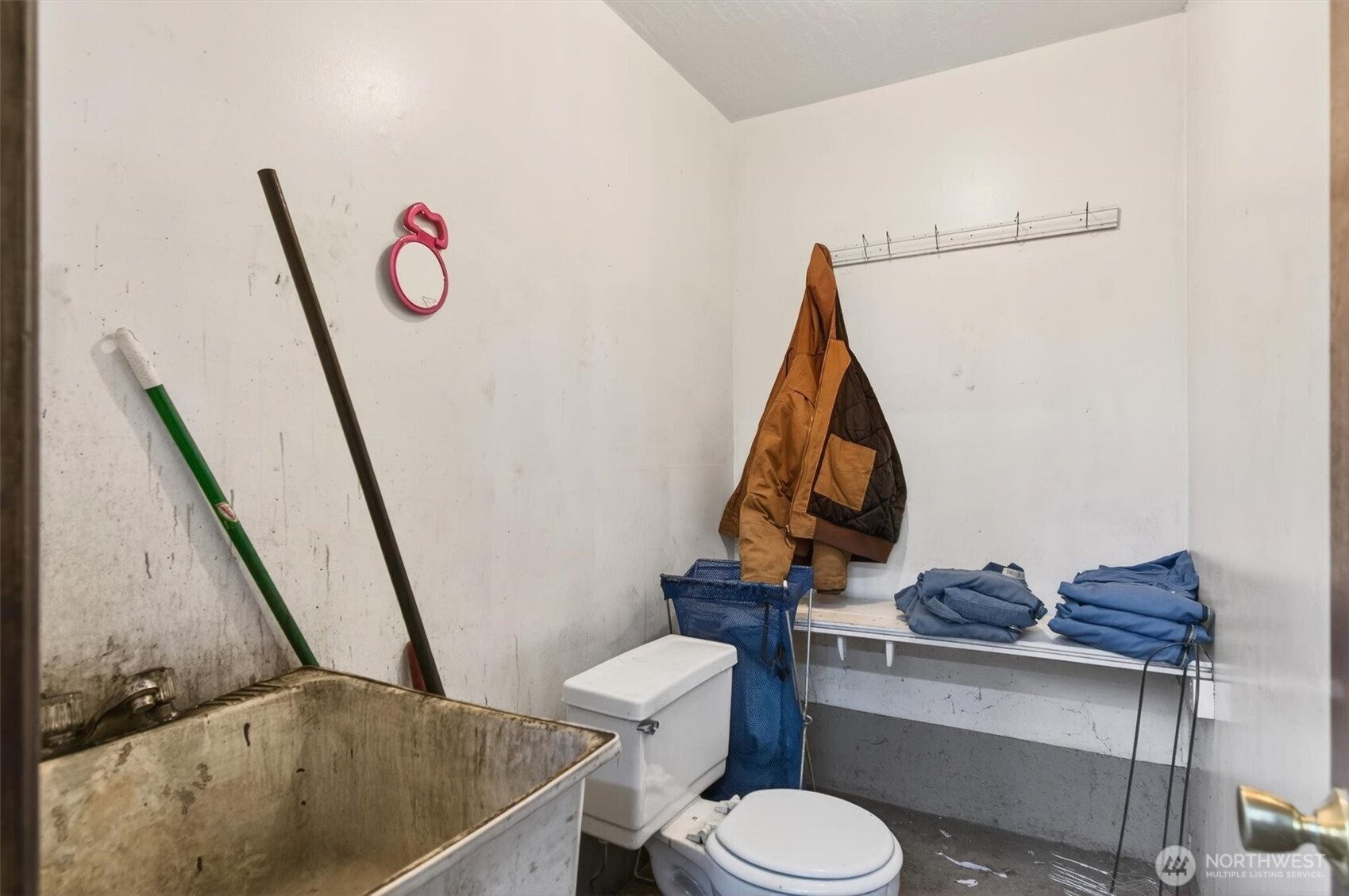 305 E State Route 4 Cathlamet WA 98612