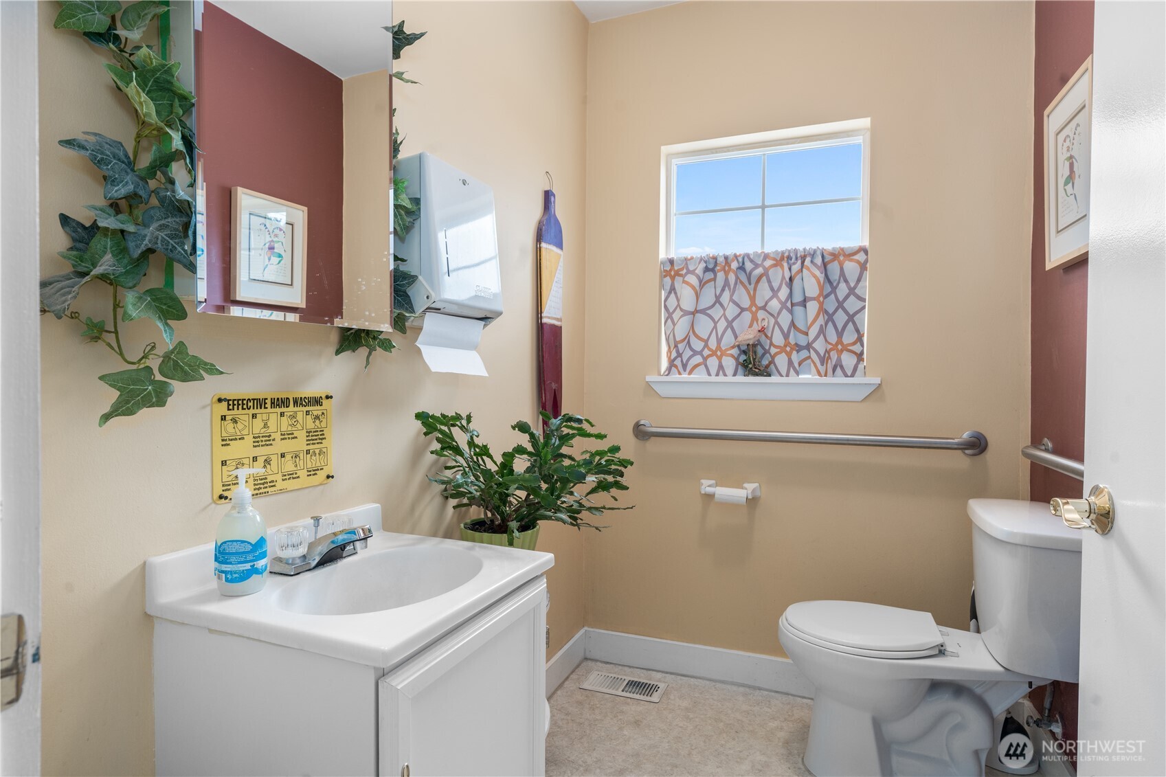 18978 Front Street NE Poulsbo WA 98370