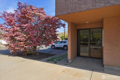 123 E Johnson Street Chelan WA 98816